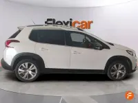 Usado Peugeot 2008 Allure 130 CV (95 kW) 2019 Blanco SUV