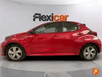 Usado Toyota Yaris Active 116 CV (85 kW) 2025 Rojo Utilitario