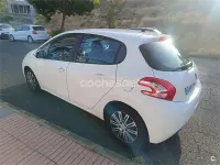 Usado Peugeot 208 Active 68 CV (50 kW) 2014 Blanco Utilitario