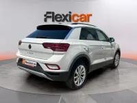 Usado VW T-Roc Life 150 CV (110 kW) 2023 Gris SUV
