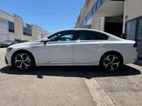 Usado VW Passat R-line 150 CV (110 kW) 2021 Blanco Berlina