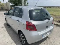 Usado Toyota Yaris 90 CV (66 kW) 2006 Gris / plata Berlina