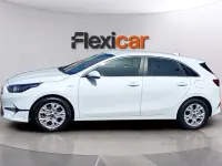 Usado Kia Ceed 136 CV (100 kW) 2023 Blanco Utilitario