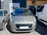 Usado Peugeot 5008 Style 130 CV (95 kW) 2016 Gris / plata Monovolumen
