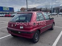 Usado Peugeot 106 60 CV (44 kW) 2002 Granate Utilitario
