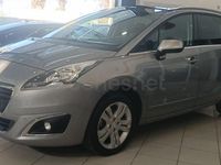 Usado Peugeot 5008 Active 120 CV (88 kW) 2015 Gris / plata Monovolumen
