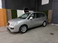 Usado Kia Carens Active 140 CV (102 kW) 2010 Gris / plata Monovolumen