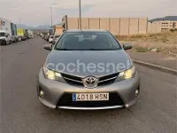 Usado Toyota Auris Active 90 CV (66 kW) 2013 Gris / plata Berlina