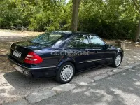 Usado Mercedes E500 Elegance 306 CV (225 kW) 2006 Azul Berlina
