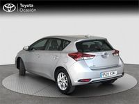 Usado Toyota Auris Hybrid Active 136 CV (100 kW) 2018 Gris / plata Berlina