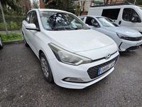 Usado Hyundai i20 84 CV (61 kW) 2015 Blanco Berlina