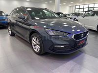 Usado Seat Leon Style 130 CV (95 kW) 2021 Gris / plata Familiar