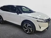 Usado Nissan Qashqai Tekna 158 CV (116 kW) 2023 Lunar white con techo midnight SUV