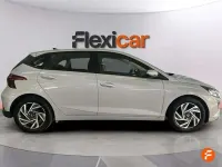Usado Hyundai i20 84 CV (61 kW) 2024 Gris Utilitario