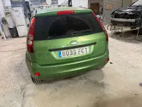 Usado Ford Fiesta 68 CV (50 kW) 2007 Verde Utilitario