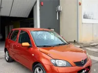 Usado Mazda 2 Active 80 CV (58 kW) 2005 Naranja Utilitario