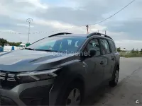 Usado Dacia Jogger Essentiel 100 CV (73 kW) 2024 Gris / plata Monovolumen