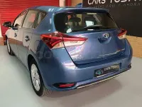 Begagnad Toyota Auris Hybrid Advance 136 HK (100 kW) 2016 Blå Sedan