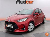 Usado Toyota Yaris Hybrid Active 116 CV (85 kW) 2023 Rojo Berlina