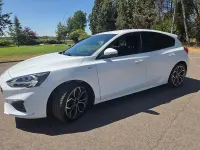 Usado Ford Focus ST-Line 125 CV (91 kW) 2019 Blanco Berlina