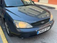 Usado Ford Mondeo Ghia 145 CV (106 kW) 2003 Gris / plata Familiar