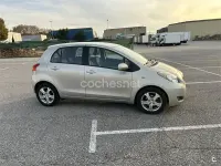 Usado Toyota Yaris 90 CV (66 kW) 2010 Beige Utilitario