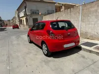 Usado Hyundai i20 Comfort 100 CV (73 kW) 2011 Rojo Utilitario