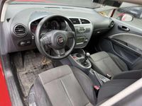 Usado Seat Leon Sport 125 CV (91 kW) 2008 Rojo Utilitario