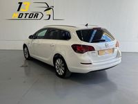 Usado Opel Astra Selective 110 CV (80 kW) 2011 Blanco Familiar