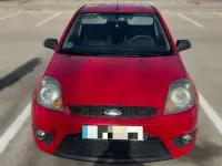 Usado Ford Fiesta Sport 101 CV (74 kW) 2007 Rojo Utilitario
