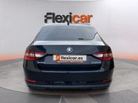 Usado Skoda Superb Active 150 CV (110 kW) 2018 Negro Familiar