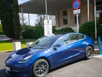 Usado Tesla Model 3 Long Range RWD 257 kW (350 CV) 2019 Azul Berlina