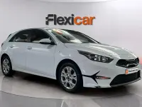 Usado Kia Ceed 136 CV (100 kW) 2023 Blanco Utilitario