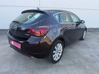 Usado Opel Astra 140 CV (102 kW) 2012 Marrón Berlina