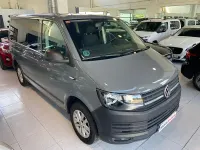 Usado VW Caravelle Trendline 150 CV (110 kW) 2017 Gris / plata Van