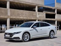 Begagnad VW Arteon Elegance 150 HK (110 kW) 2018 Vit Halvkombi