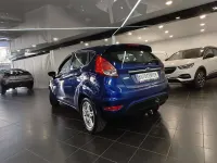 Usado Ford Fiesta Trend 101 CV (74 kW) 2014 Azul Utilitario