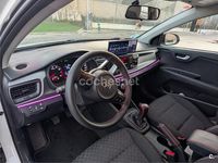 Usado Kia Rio Plus 84 CV (61 kW) 2017 Blanco Berlina