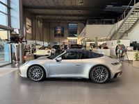 Usado Porsche 911 Carrera 4S Cabriolet 450 CV (330 kW) 2023 Plateado Descapotable