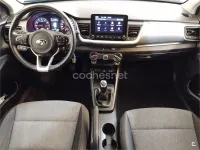 Usado Kia Stonic 100 CV (73 kW) 2021 Azul SUV