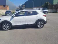 Usado Kia Stonic 84 CV (61 kW) 2023 Blanco SUV
