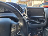 Usado Peugeot 2008 Allure 120 CV (88 kW) 2017 Blanco SUV