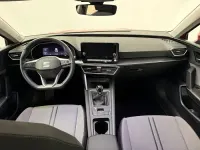 Usado Seat Leon Style 130 CV (95 kW) 2022 Rojo