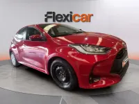 Usado Toyota Yaris Hybrid Active 116 CV (85 kW) 2023 Granate Berlina