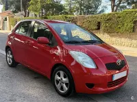Usado Toyota Yaris 87 CV (63 kW) 2006 Rojo Berlina