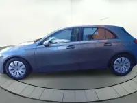 Usado Mercedes A180 116 CV (85 kW) 2019 Gris Utilitario