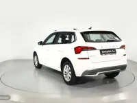 Usado Skoda Kamiq Ambition 110 CV (80 kW) 2021 Blanco SUV