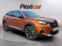 Usado Peugeot 2008 Allure 131 CV (96 kW) 2023 Naranja SUV