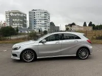 Usado Mercedes A180 AMG line 109 CV (80 kW) 2015 Gris / plata Utilitario