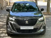Usado Peugeot 2008 Active 110 CV (80 kW) 2022 Gris / plata SUV